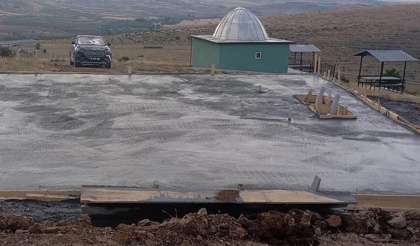 Yaylakent’te Desttüren Dede Türbesi yanına mescit yapılıyor