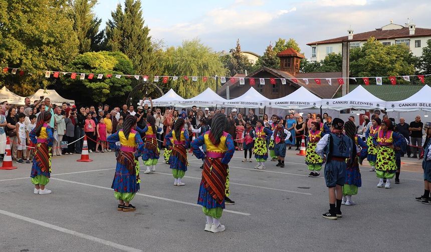 Sanat Sokağı açıldı, yerel sanatçıların konserleri başladı