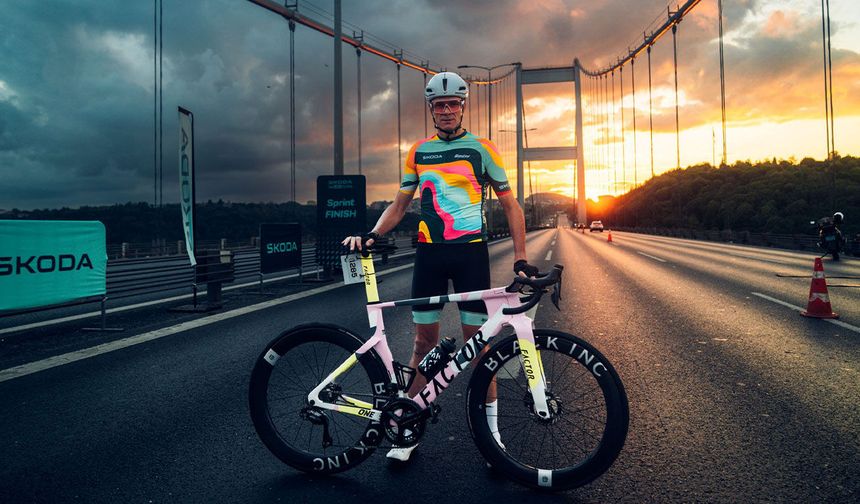 Bisiklet Efsanesi Chris Froome İstanbul’da İki kıta arasında pedal çevirdi