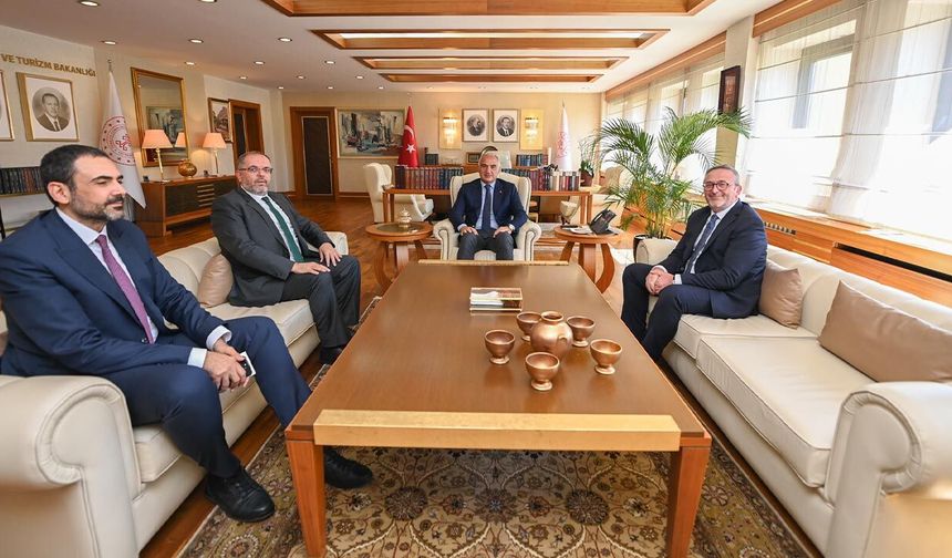 Bakan Ersoy ile Prof. Dr. Erhan Afyoncu’dan tarih ve kültür buluşması