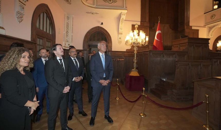 Bakan Ersoy, mevkidaşı Süleymani’yi Cumhuriyet Müzesi’nde ağırladı