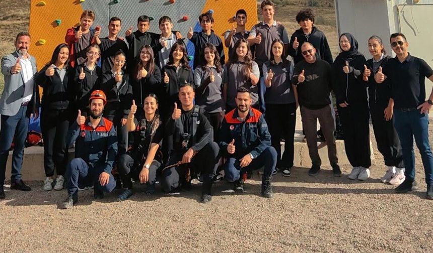 Çankırı Nevzat Ayaz öğrencileri AFAD eğitiminde ter döktü