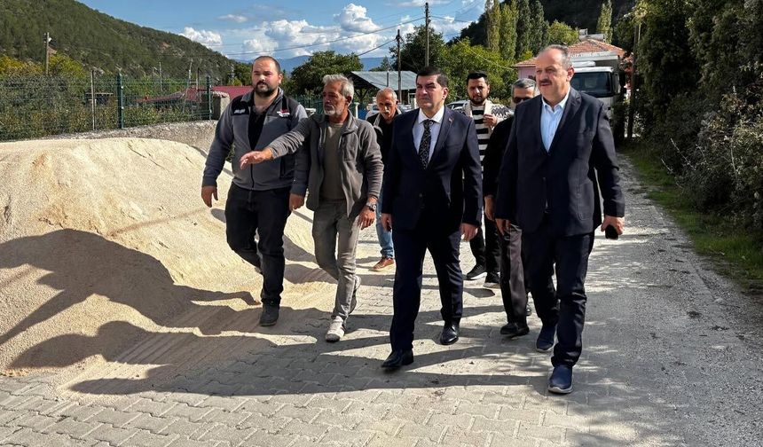 Ilgaz Kaymakamı Karatepe köy yollarındaki çalışmaları inceledi